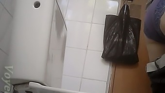 Mature and chunky white lady gets filmed on hidden cam in the toilet