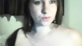 amateur creamyexotica flashing boobs on live webcam