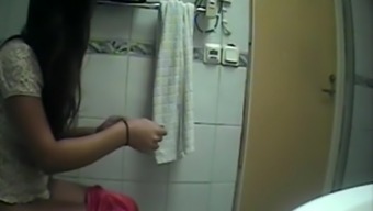Hidden cam caught a teen girl pee
