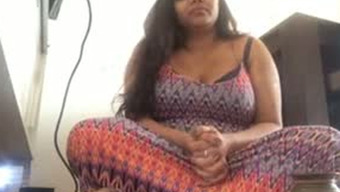 Chunky Pakistani mom exposes her coochie on camera
