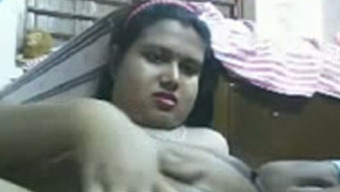 Phat ass Indian slut exposing her pussy on webcam