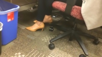 candid heels au bureau today