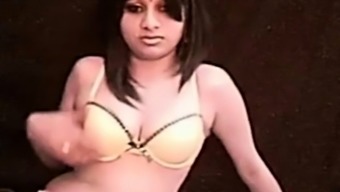 Indian girl naked on cam