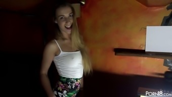 Ukrainian hottie Daphne Klyde gets her twat licked by girl during FFM