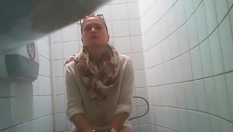hidden camera in the student toilet-4