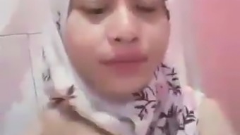 Pretty hijab tudung jilbab girl masturbate in the shower