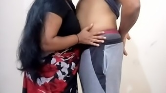 Big Boobs Indian Saari Girl Blow Job Till He Cum