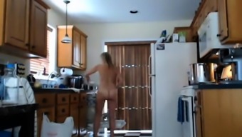 Nudist girl clean the kitchen