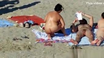 Amateur Voyeur Beach Nude MILFs Pussy and Ass Close up