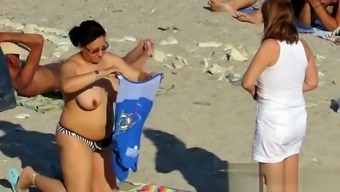 Amateur Voyeur Beach Nude MILFs Pussy and Ass Close up