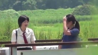 japanese schoolgirls - outdoor pee voyeur 1