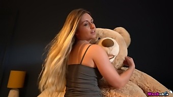 Sophie uses her big cuddly bear to masturbate and her juicy ass is big