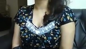 Indian aunty with big boobs doing video chat with boyfriend