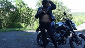 Hot French Teen Squirting on her Motorcycle - Chaude Motarde Vic Alouqua Vic Alouqua 720p