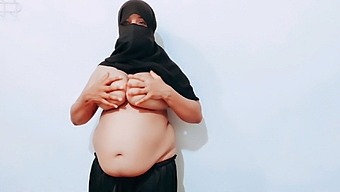 Muslim hijab girl Sadia150 boobs shaking
