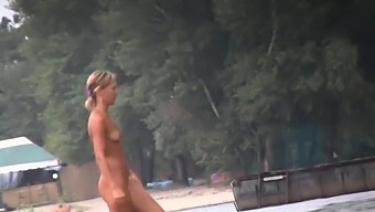 Hot Nude Amateur MILFs Beach Voyeur Close Up Pussy