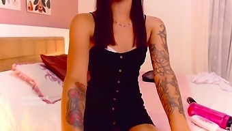 Effy Loweell, skinny Colombian with a slender body, tattooed and with the face of an angel