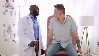 Tight gay dude bends ass for black doctor with huge dick