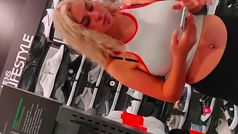 Spy camera captures voluptuous mom at the store