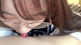 Cute Asian schoolgirl does nice blowjob