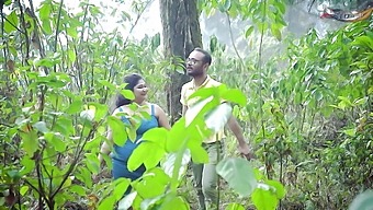 Hairy Indian girlfriend gets fucked by boyfriend in the jungle