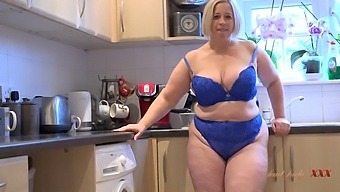 Big Ass MILF Stepmom Sucks Cock in the Kitchen