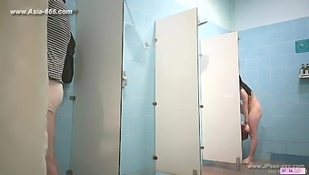 Asian public bathroom: Amateur couple caught on cam