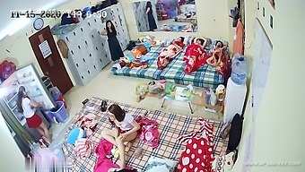 Chinese dormitory: Amateur girls caught on camera
