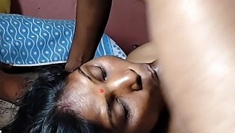 Cumming in mouth while handjobging Indian babe