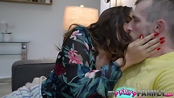 MILF Valentina Bellucci's stepson gives her a blowjob and deepthroats